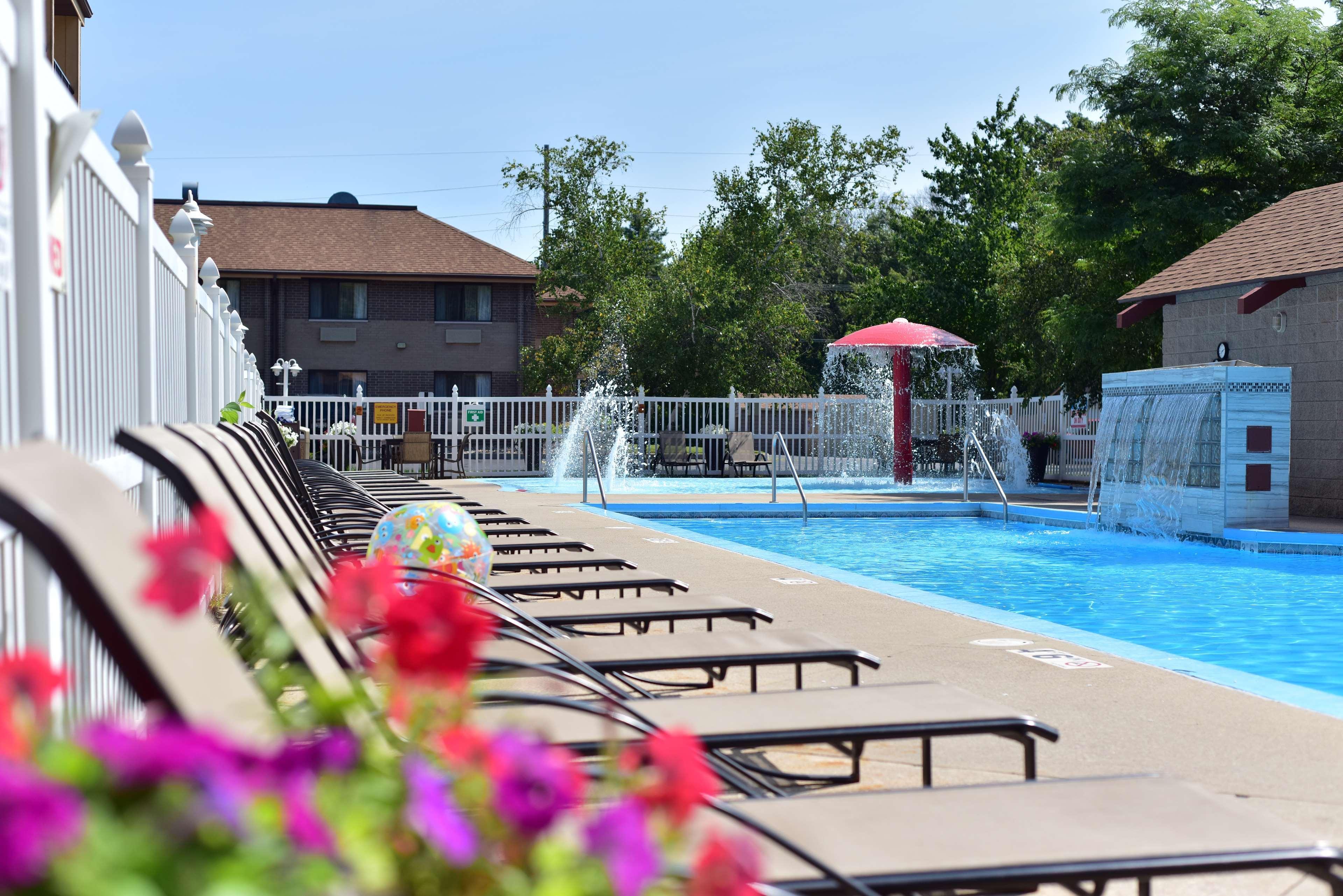 Best Western Ambassador Inn&Suites Wisconsin Dells Exterior foto