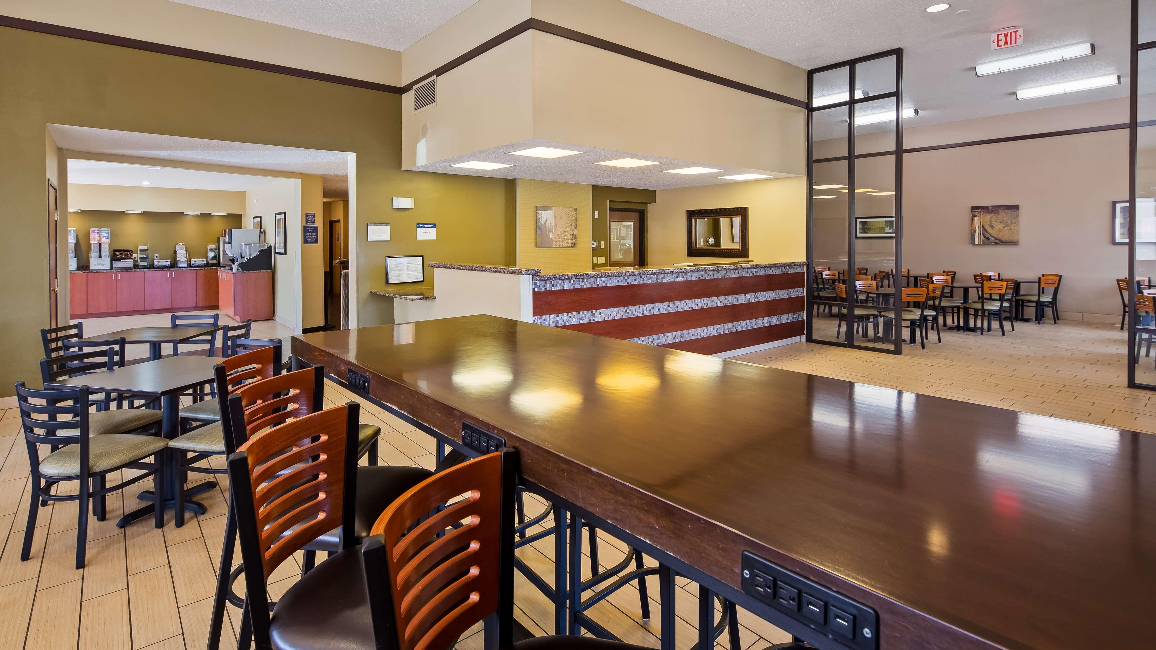 Best Western Ambassador Inn&Suites Wisconsin Dells Exterior foto