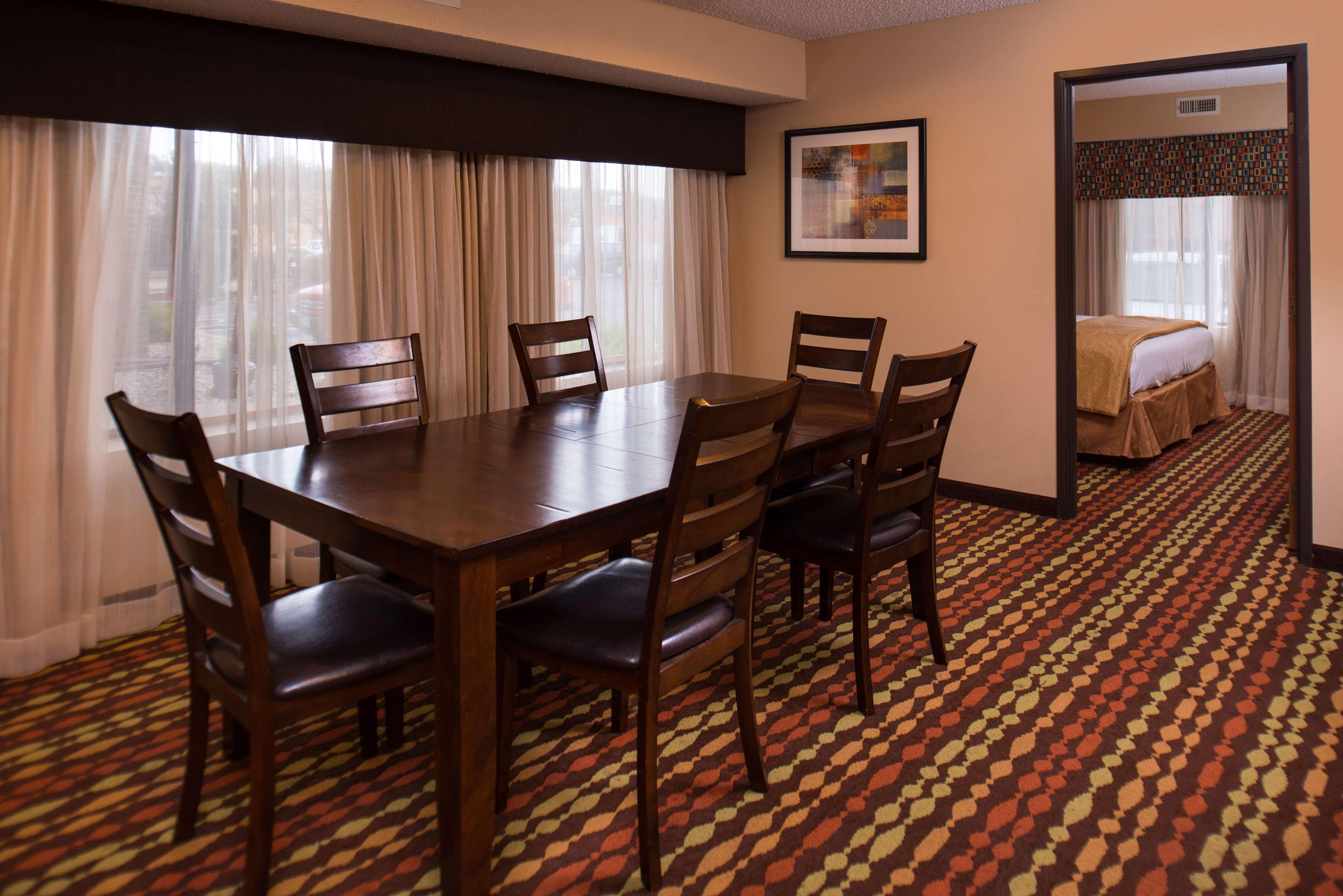 Best Western Ambassador Inn&Suites Wisconsin Dells Exterior foto