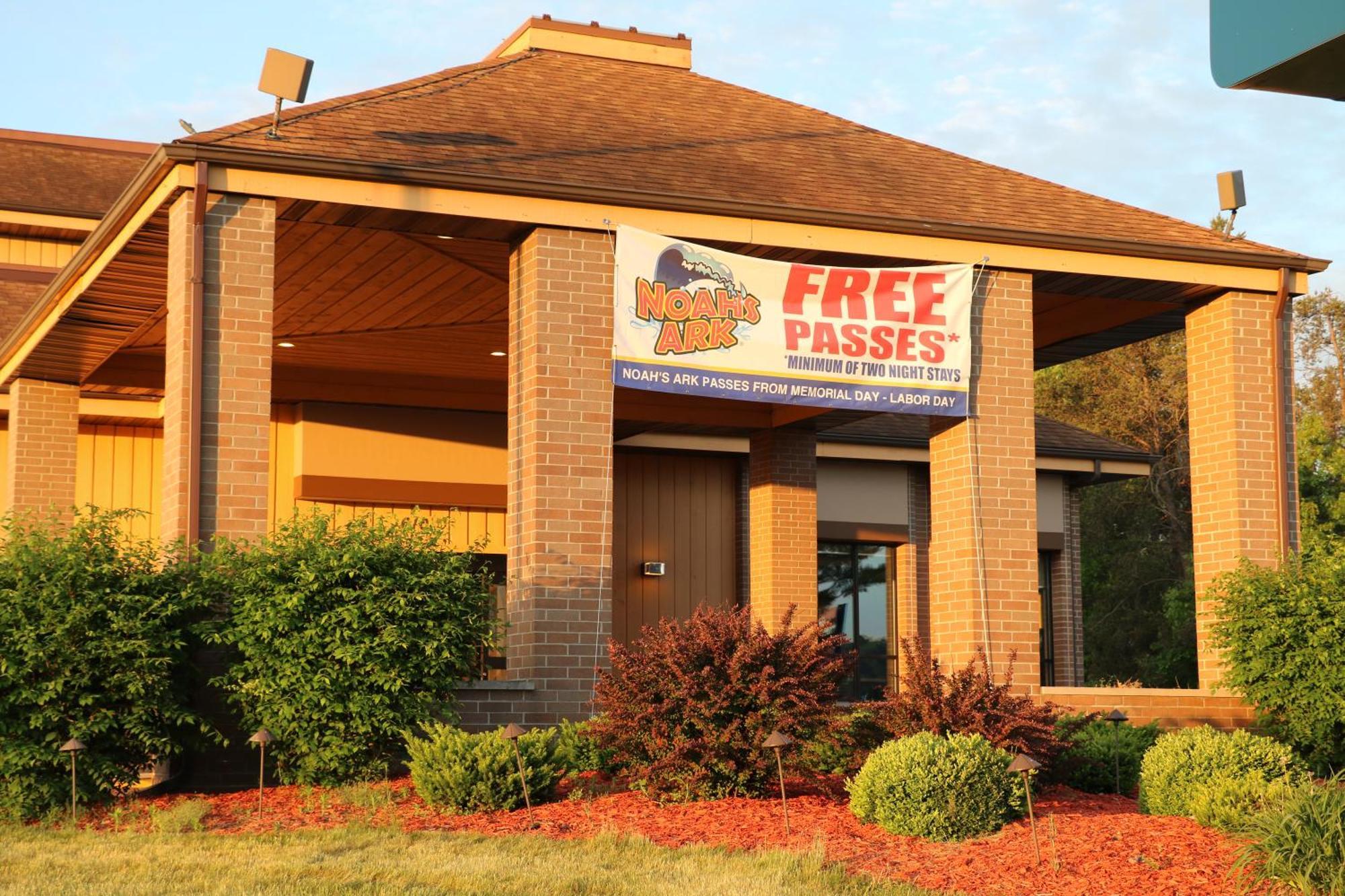 Best Western Ambassador Inn&Suites Wisconsin Dells Exterior foto